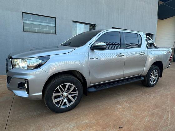 TOYOTA HILUX 2.8 SRV 4X4 CD 16V DIESEL 4P AUTOMÁTICO TOYOTA HILUX 2.8 SRV 4X4 CD 16V DIESEL 4P AUTOMÁTICO